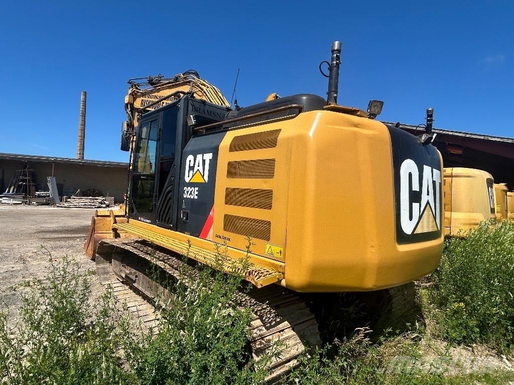 CAT 323 EL حفارات زحافة