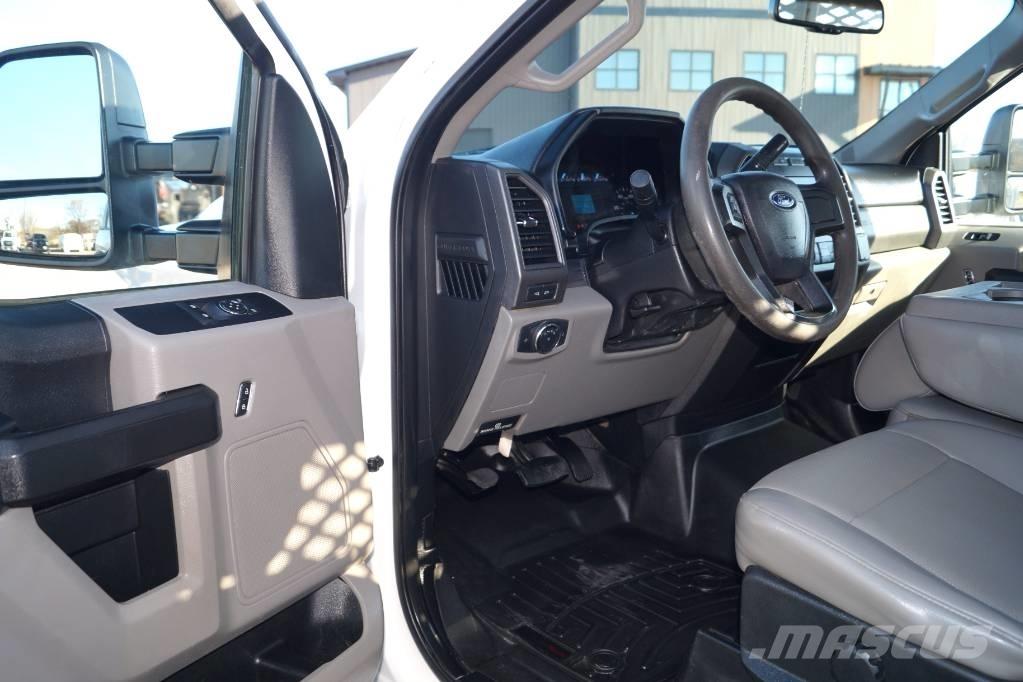 Ford F 550 XL SD شاحنات بمقصورة وهيكل