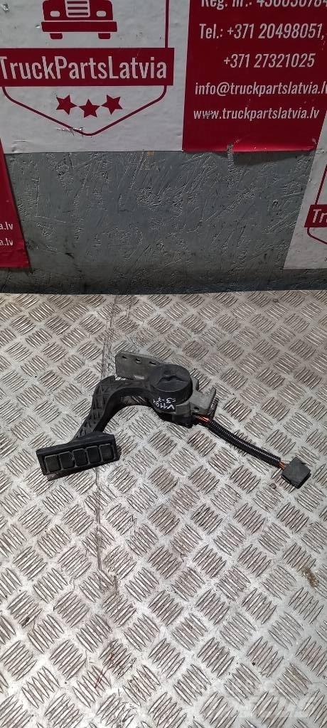 Volvo FH 13   3980492 كابينة والداخلية