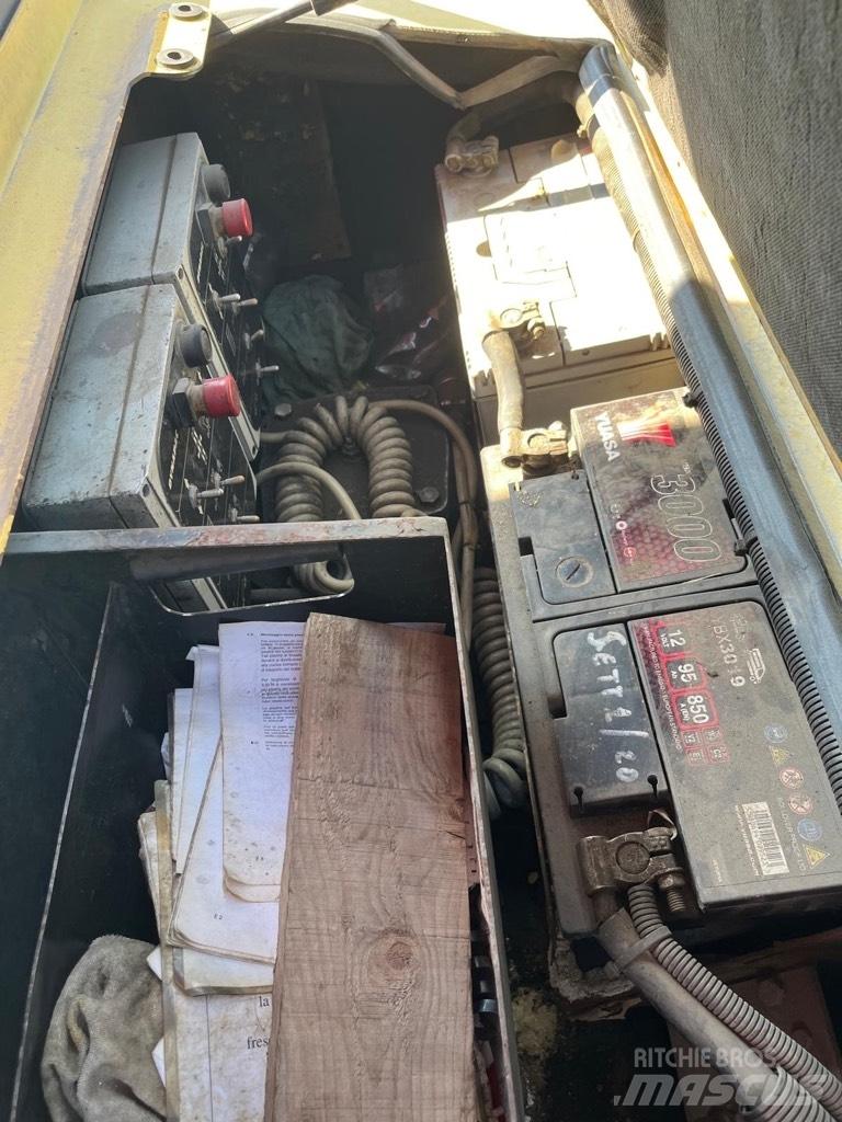 Dynapac F 141-4W/D معدات السفلتة