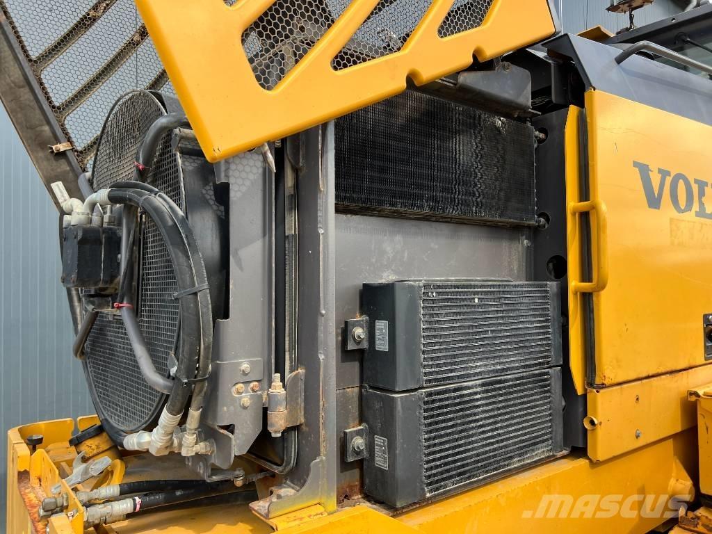 Volvo G970 معدات تمهيد الطرق