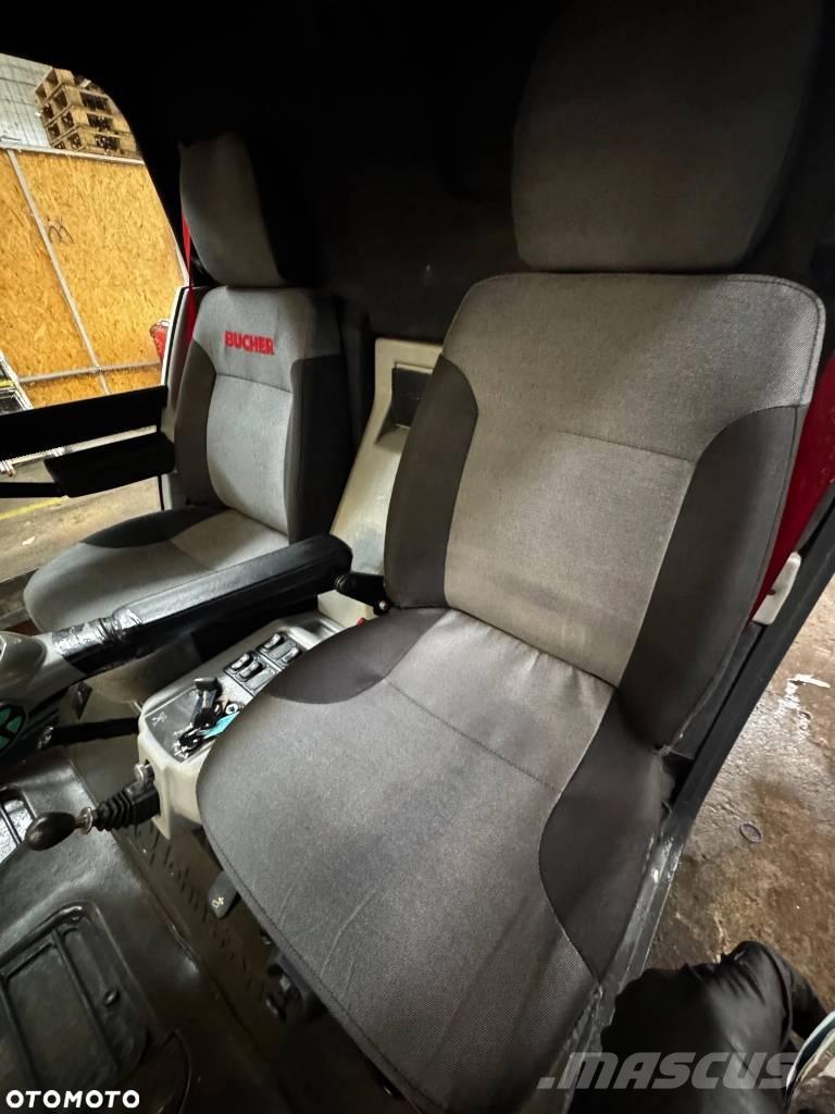 Bucher C 202 كناسات