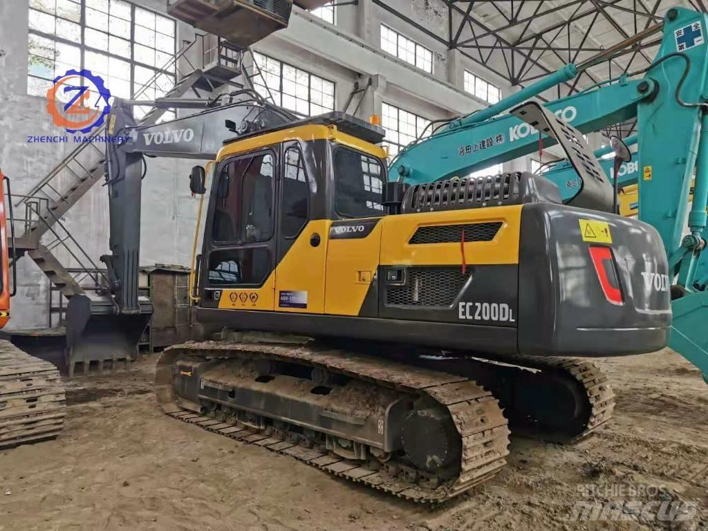 Volvo EC 200 D حفارات زحافة
