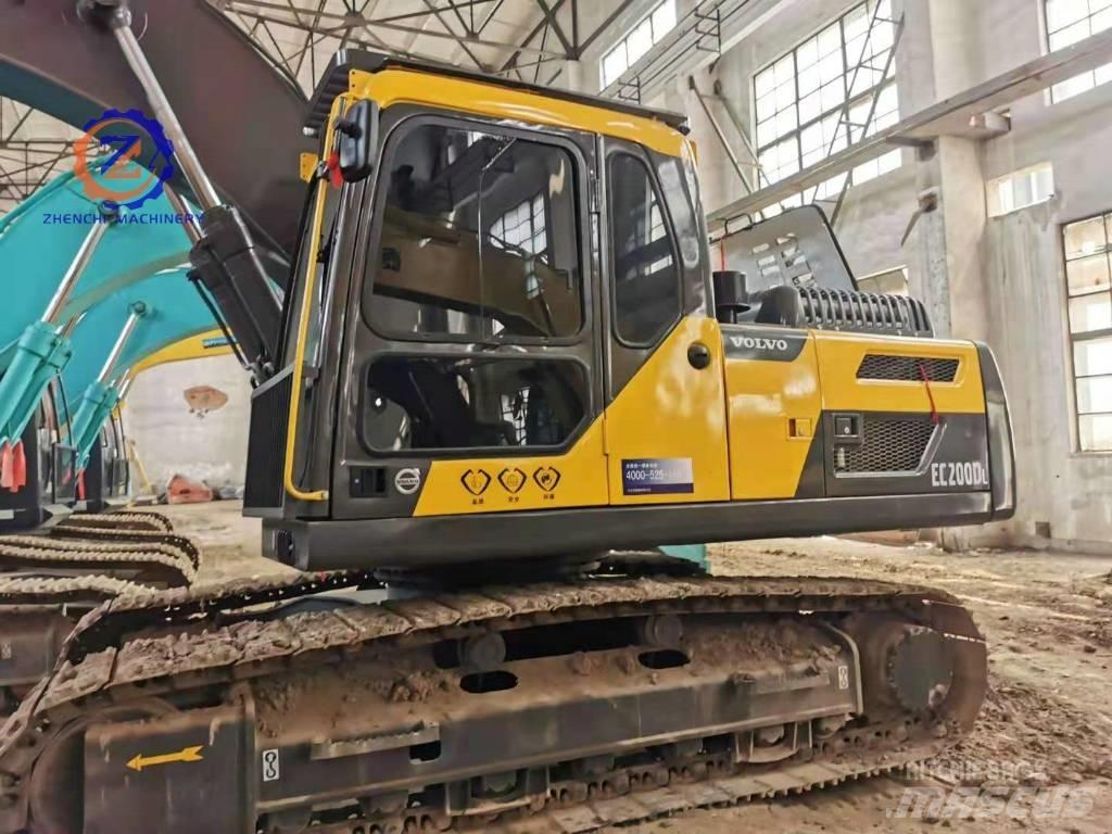 Volvo EC 200 D حفارات زحافة