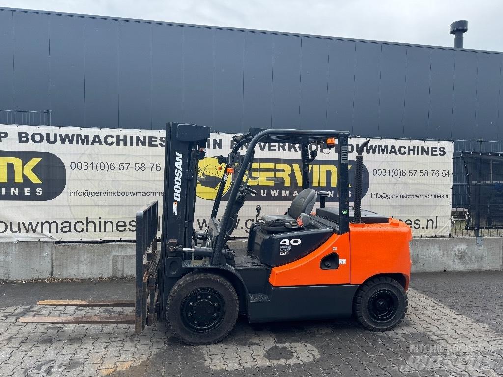 Doosan D 40 SC-7 شاحنات الديزل
