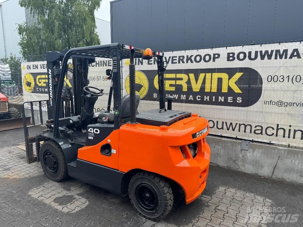 Doosan D 40 SC-7 شاحنات الديزل