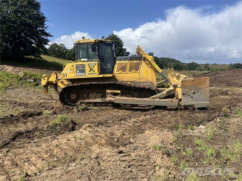 Komatsu D65PXI-18 بلدوزرات مجنزرة