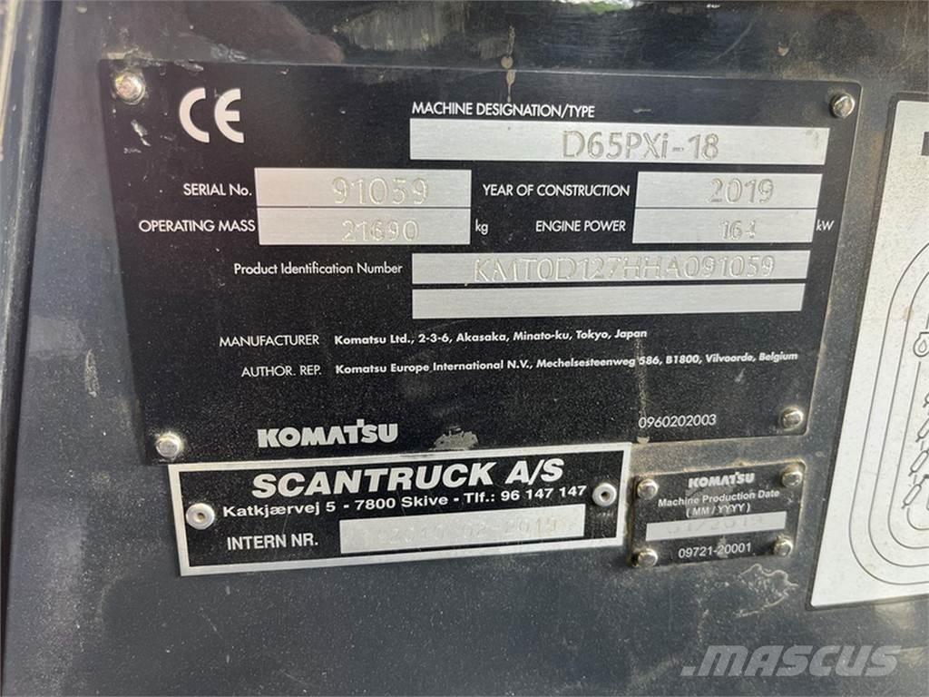 Komatsu D65PXI-18 بلدوزرات مجنزرة