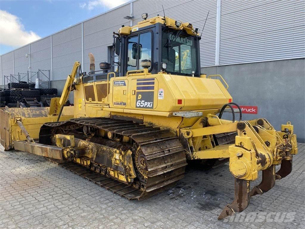 Komatsu D65PXI-18 بلدوزرات مجنزرة