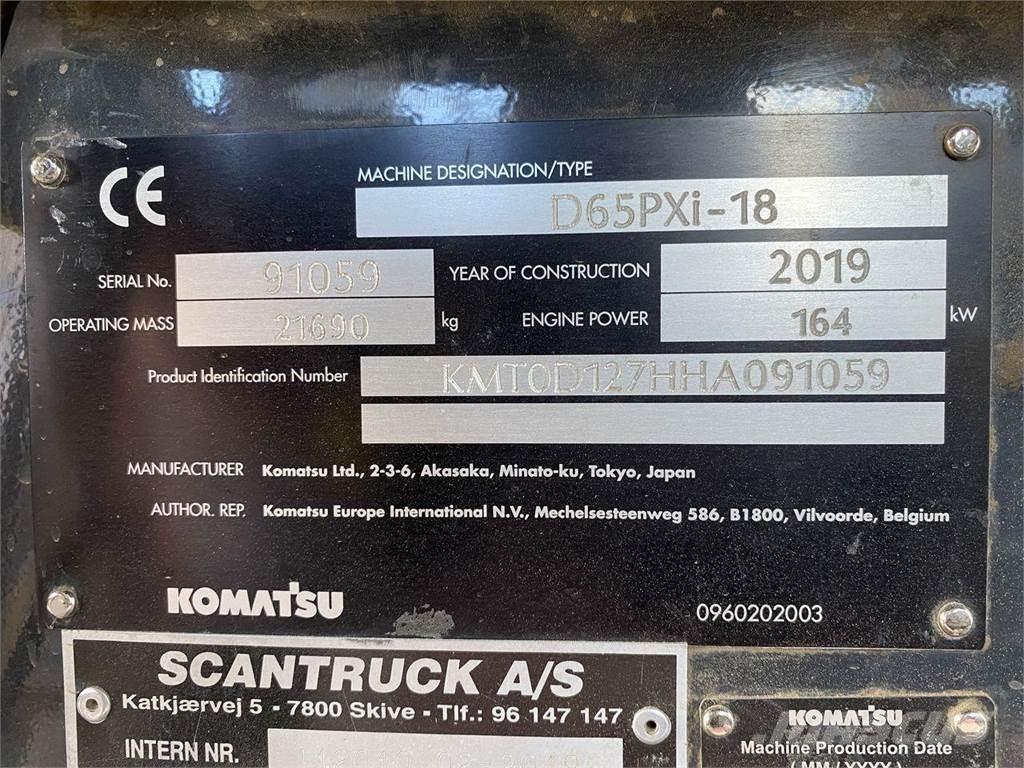 Komatsu D65PXI-18 بلدوزرات مجنزرة