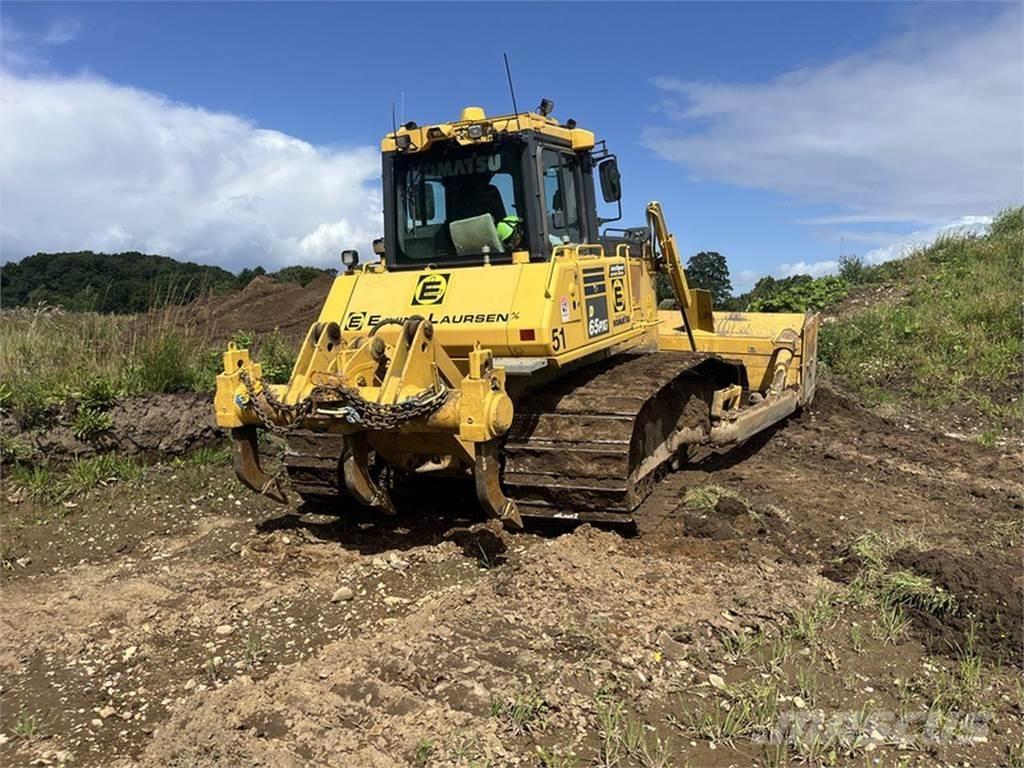 Komatsu D65PXI-18 بلدوزرات مجنزرة