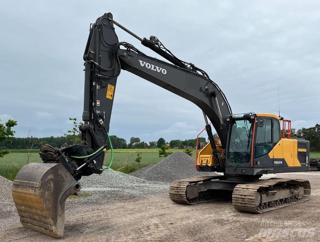 Volvo EC 220 E حفارات زحافة