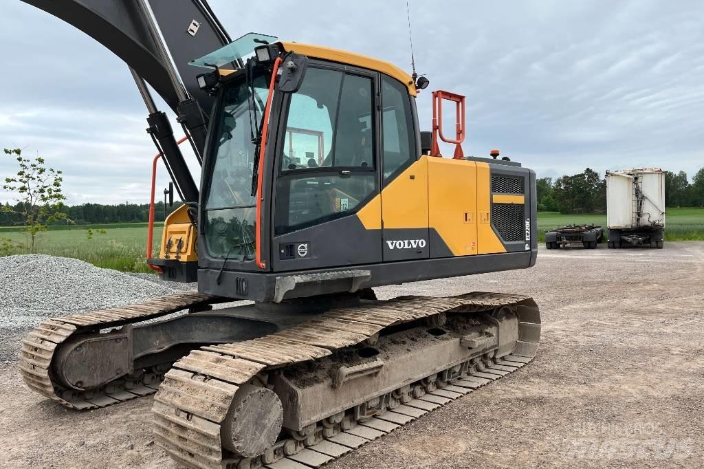 Volvo EC 220 E حفارات زحافة