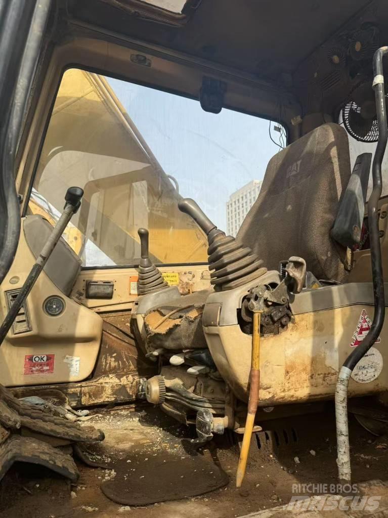 CAT 320 B L حفارات زحافة