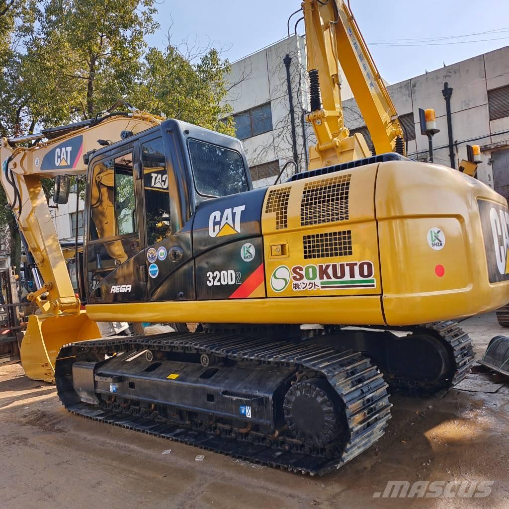 CAT 320 D2 حفارات زحافة