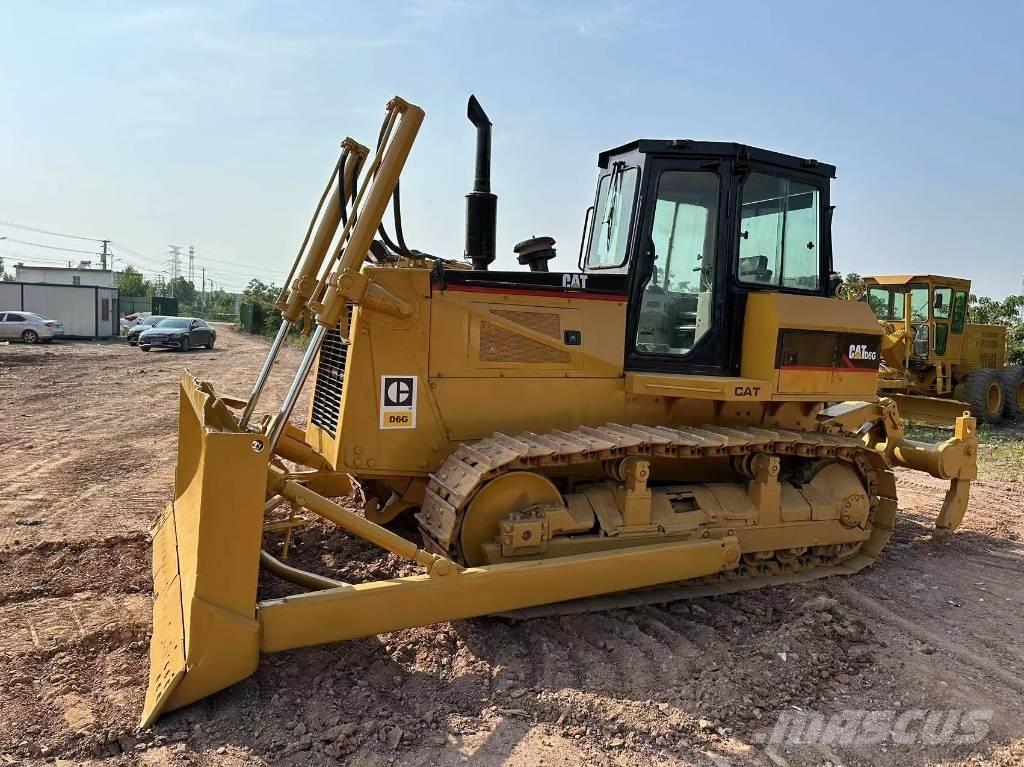 CAT D 6 G بلدوزرات مجنزرة