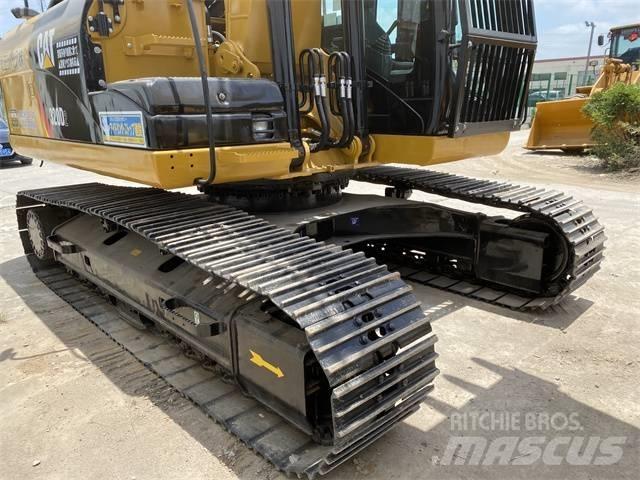 CAT 320 D حفارات زحافة