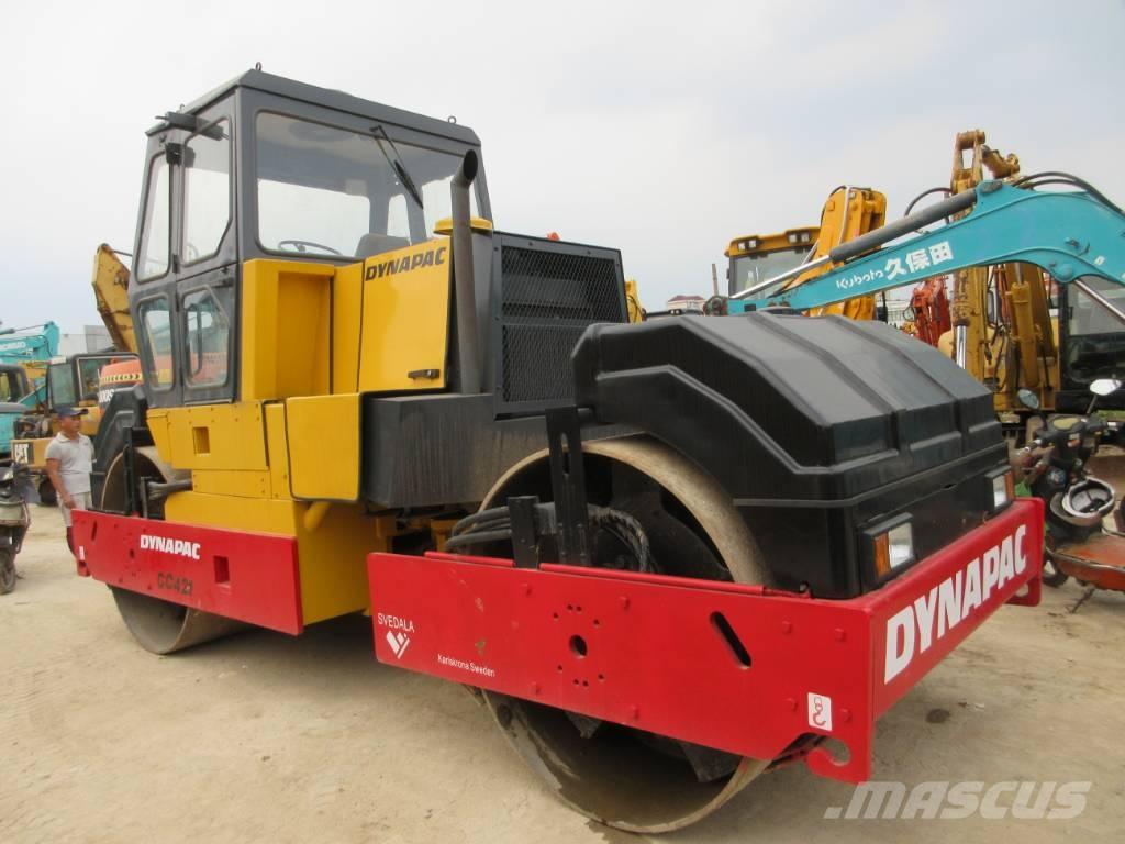 Dynapac CC 421 مداحل ثنائية الاسطوانة