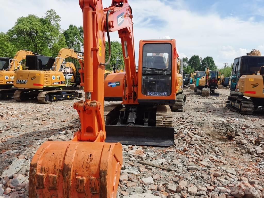 Doosan DX75 حفارات وسط 7 طن - 12 طن