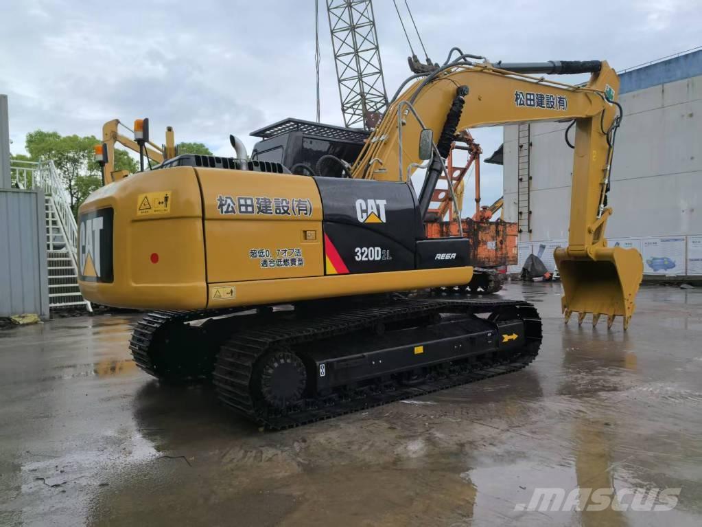 CAT 320 D حفارات زحافة