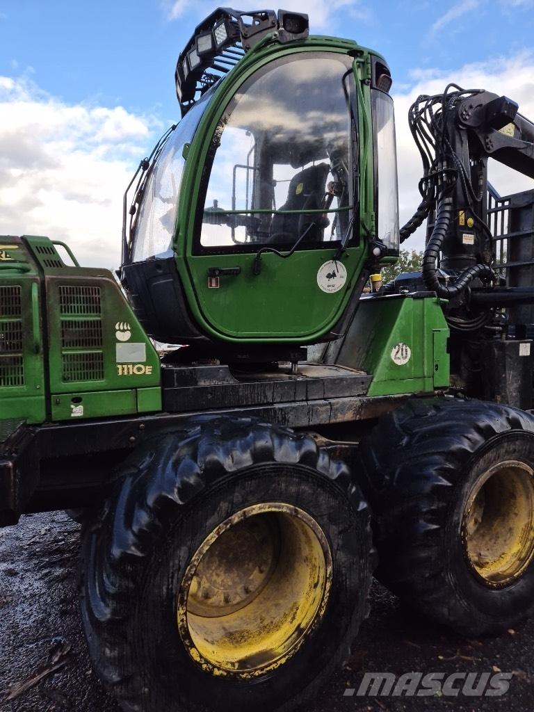 John Deere 1110 E شاحنات
