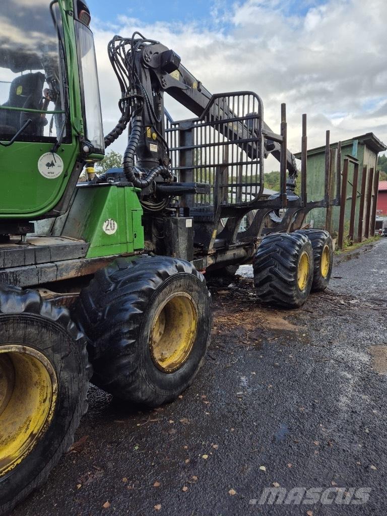 John Deere 1110 E شاحنات