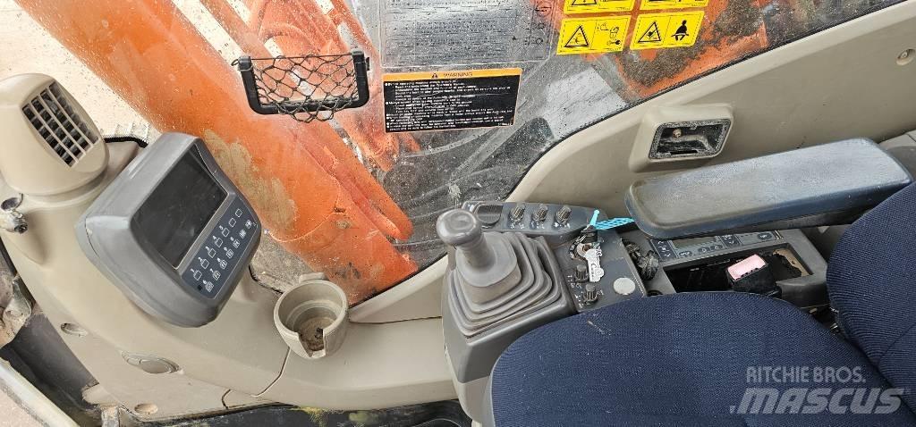 Hitachi ZX 200-3 حفارات زحافة