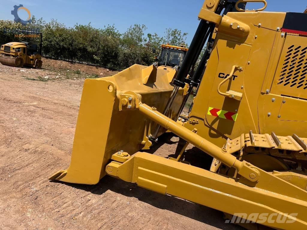 CAT D 8 R بلدوزرات مجنزرة