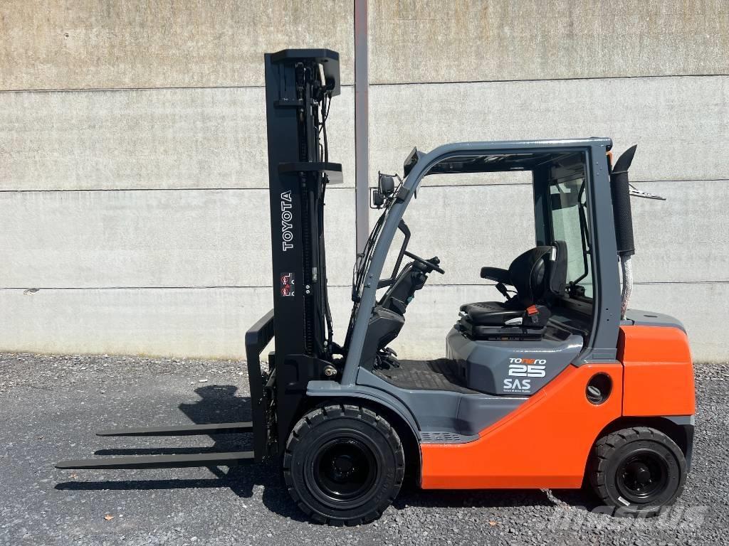 Toyota 02-8 FDF 25 شاحنات الديزل