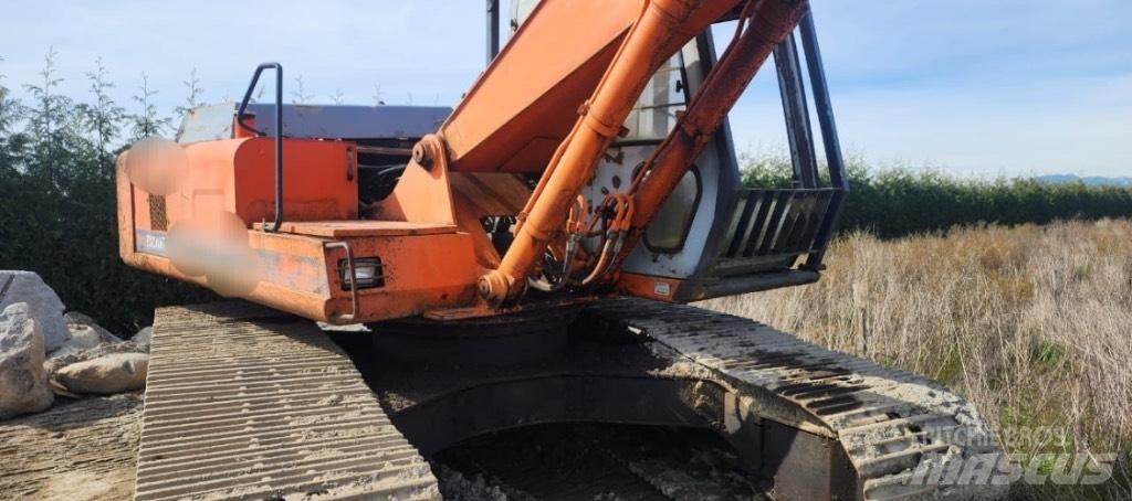 Hitachi EX 200 LC حفارات زحافة