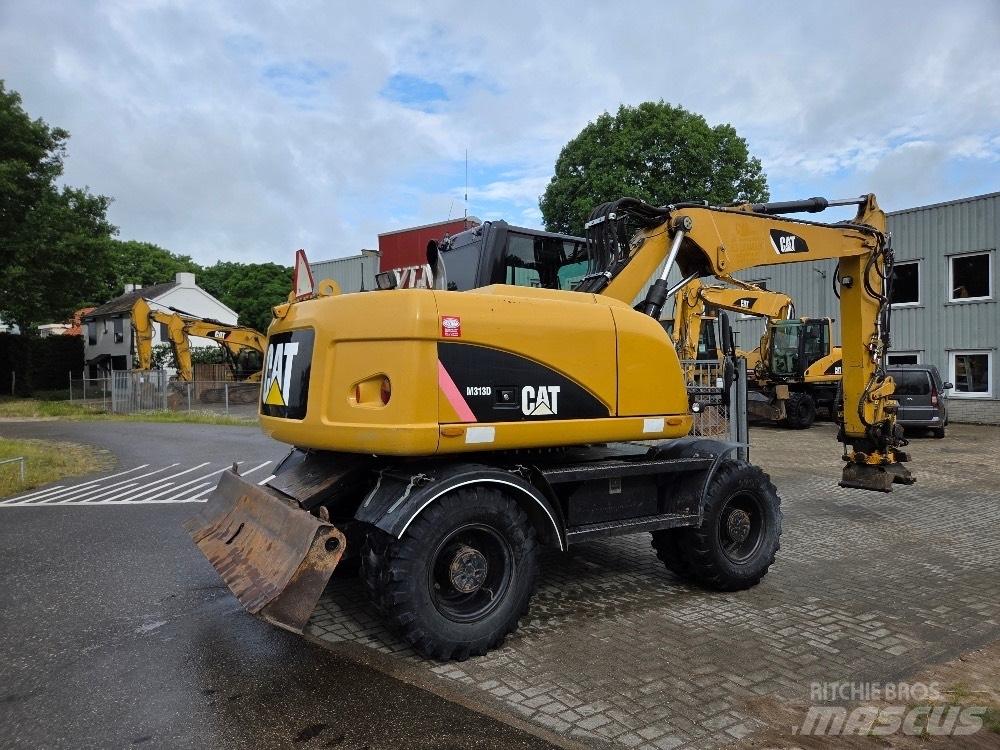 CAT M313D حفارات بعجل
