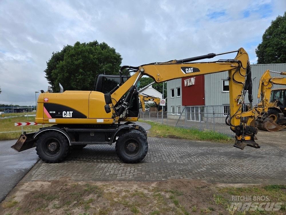 CAT M313D حفارات بعجل