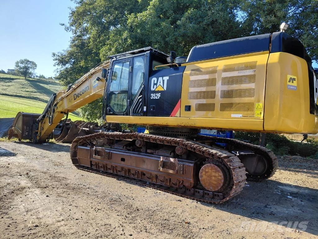 CAT 352 F حفارات زحافة