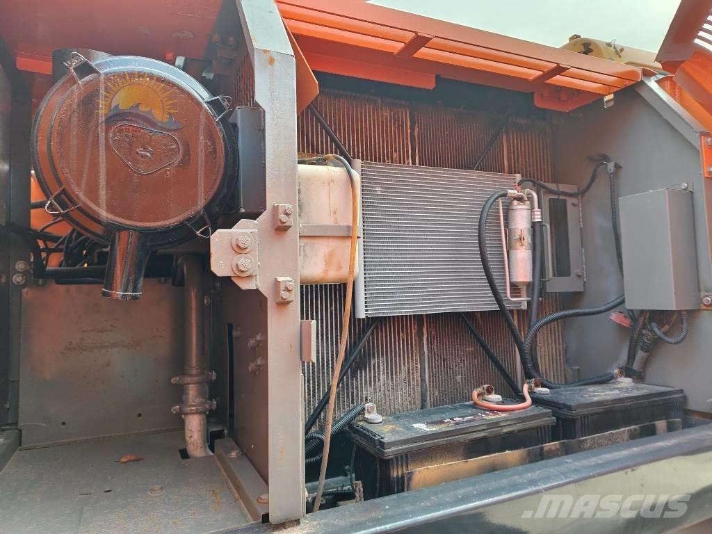 Hitachi ZX 210 حفارات زحافة