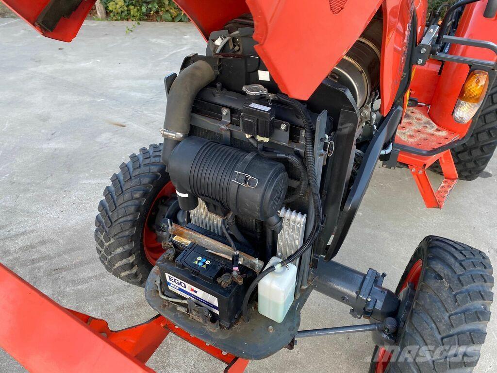 Kubota L1-382 الجرارات