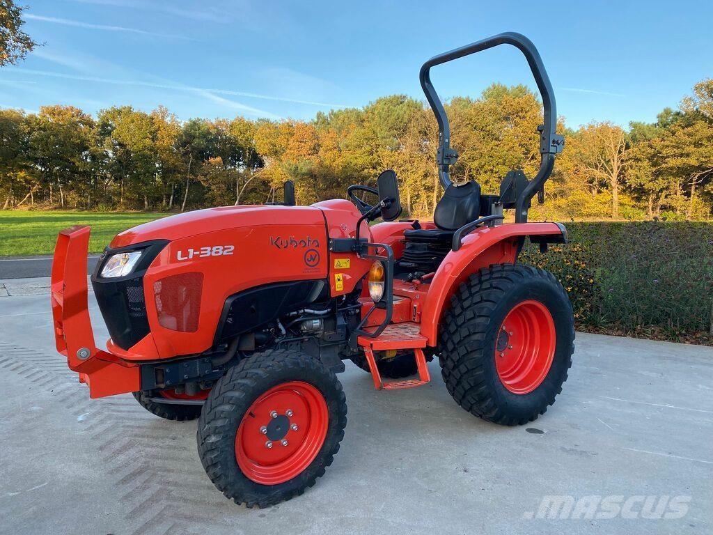 Kubota L1-382 الجرارات