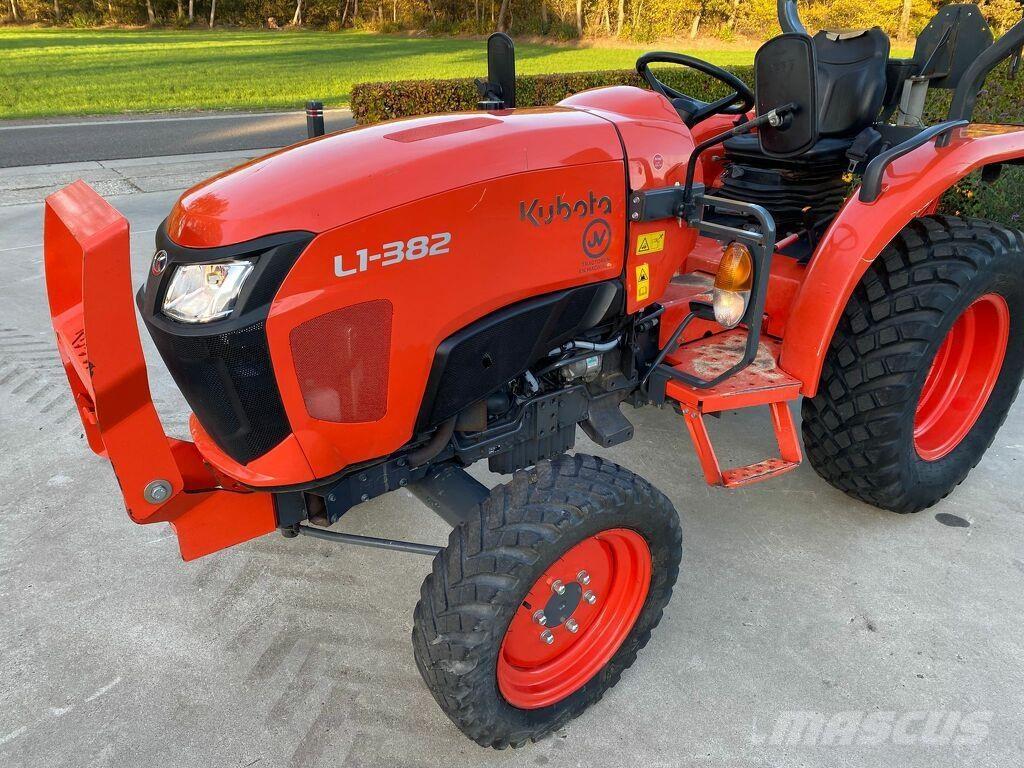 Kubota L1-382 الجرارات