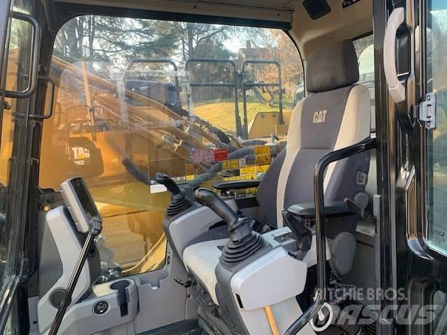 CAT 330 F LN حفارات زحافة