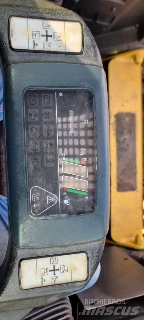 Komatsu CK 35-1 لوادر انزلاقية التوجيه