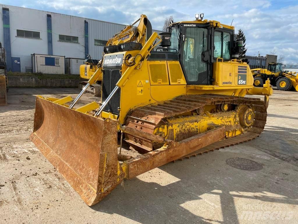 Komatsu D65PX-18E0 بلدوزرات مجنزرة