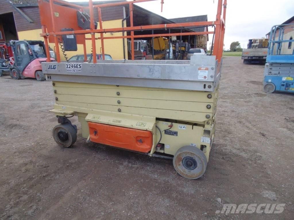 JLG 3245 ES رافعات مقصية الشكل