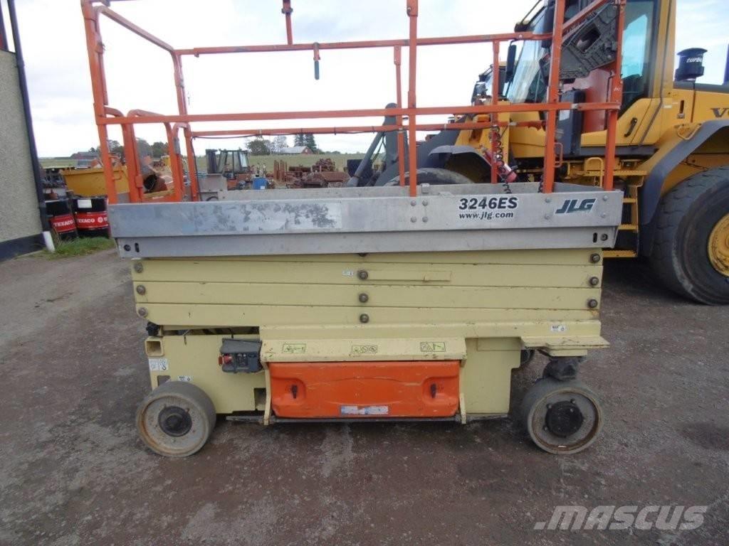 JLG 3245 ES رافعات مقصية الشكل