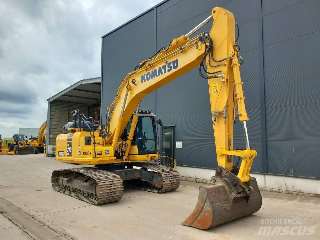 Komatsu PC210LCI-11 حفارات زحافة