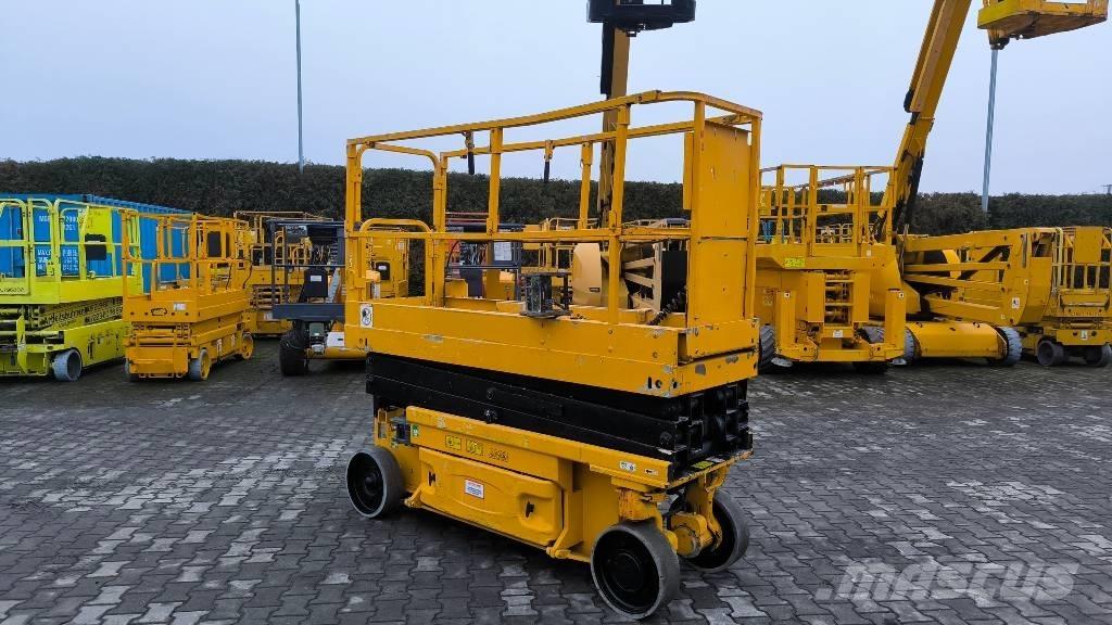 JLG 2030 ES رافعات مقصية الشكل