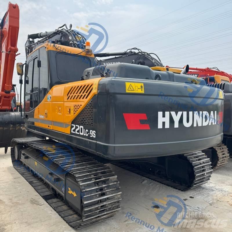Hyundai R220-9S حفارات زحافة