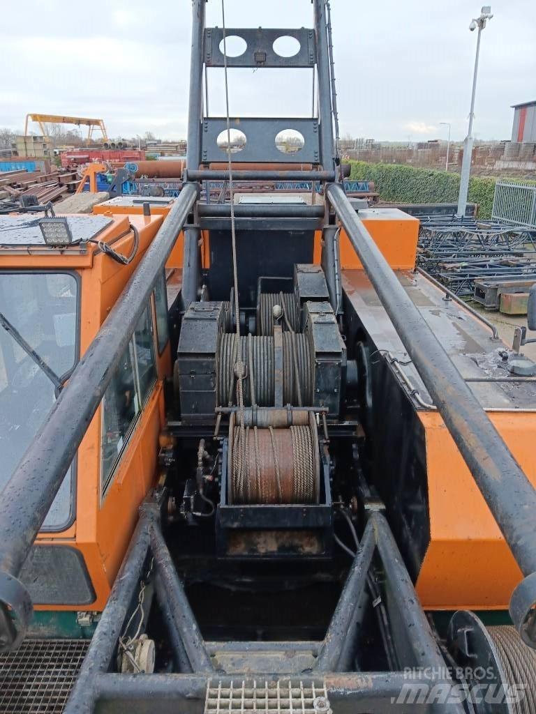 Hitachi KH 230-3 رافعات مجنزرة