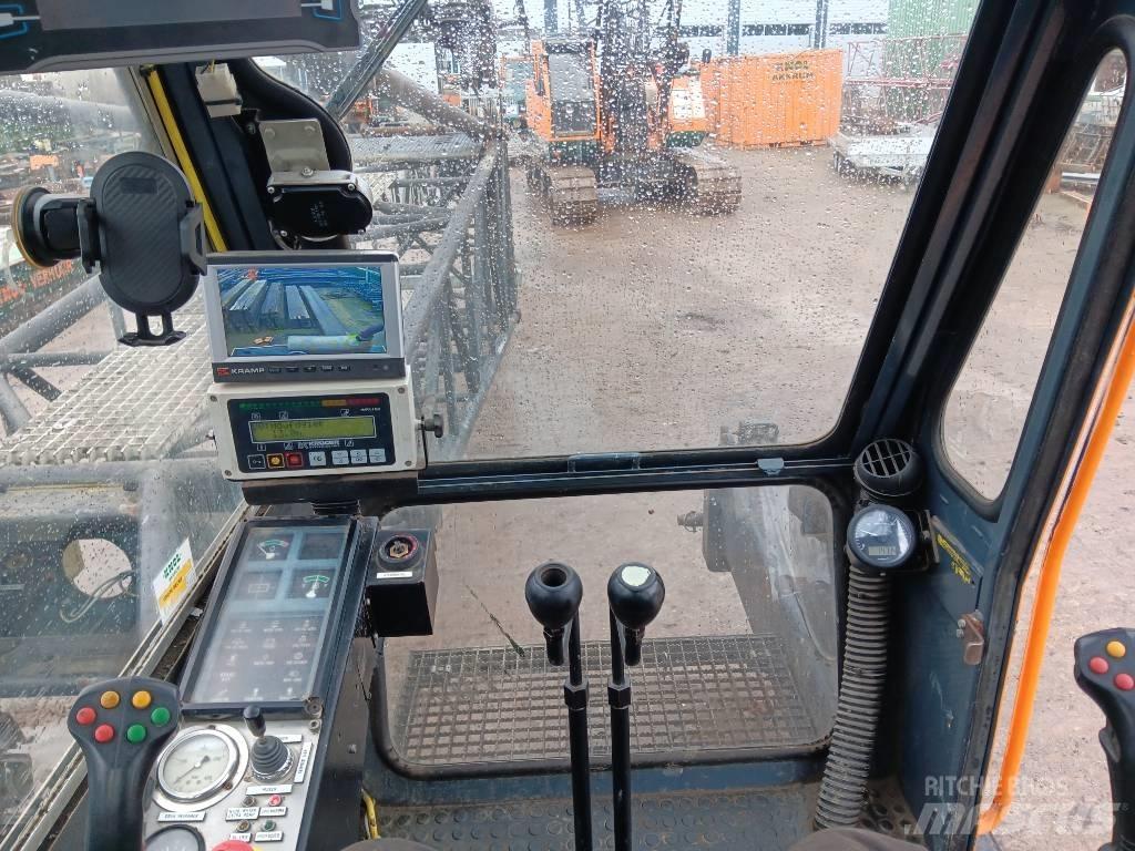 Hitachi KH 230-3 رافعات مجنزرة