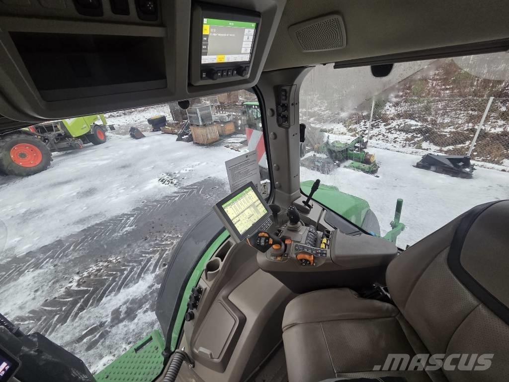 John Deere 7R 330 الجرارات