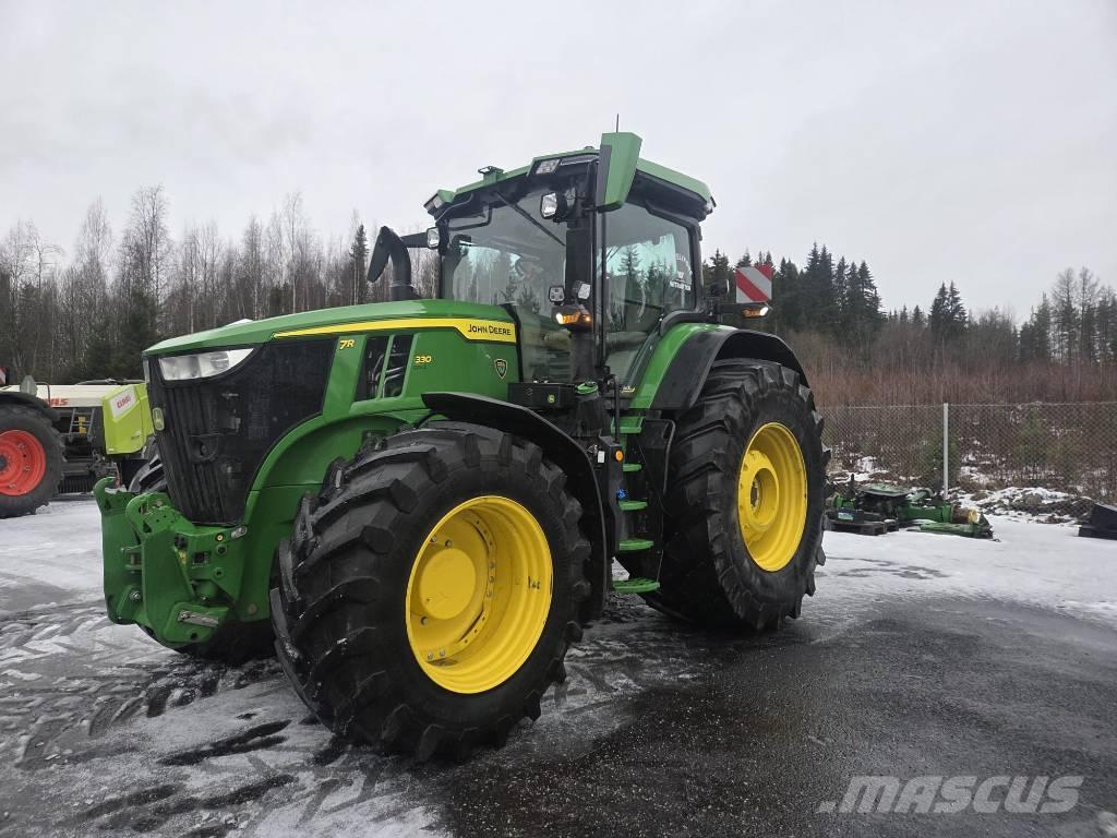 John Deere 7R 330 الجرارات
