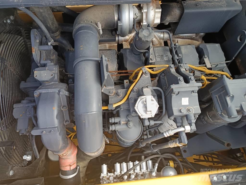 Komatsu PC450-8 حفارات زحافة